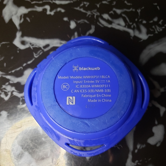 Black web portable speaker - Picture 2 of 3